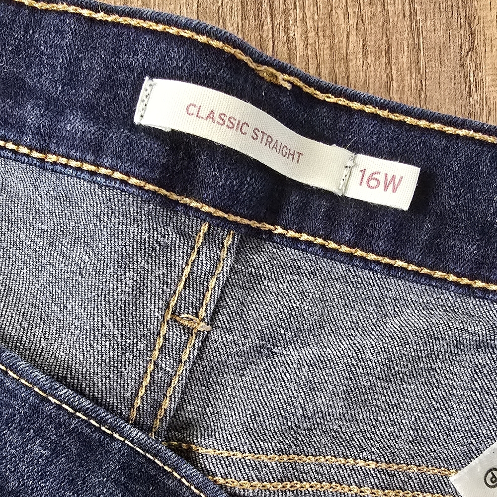 Levi's Size 16W Womens Dark Wash Blue Jeans Straight Cut - Picture 2 of 10